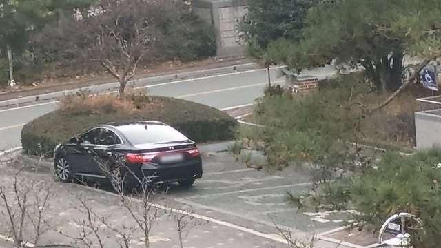 인스타 DM 제보-비매너 주차 제보제보 내용-장애인 전용 구역에 불법 주차아침인데도 일반 주차 구역 빈자리 많음에도 불구하고비매너 불법 주차를 하는 차주 제보합니다.제보 방 (1).jpg