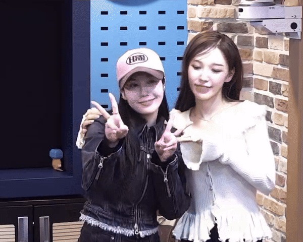 웬디 권은비 240314.gif